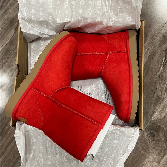 🔥🔥UGG Classic II genuine shearling lined short boot - Picture 11 of 16